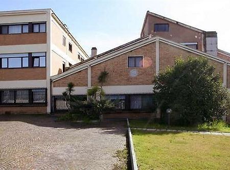 Casa Per Ferie Eremo Santa Rosa Da Lima Hotel Roma Exterior foto
